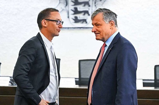 Hans-Ulrich Rlke (rechts), und der Anwalt Thomas Wrtenberger  | Foto: Bernd Weibrod (dpa)