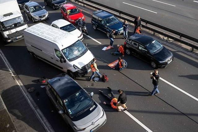 Die Letzte Generation in Berlin: Kleben fr den Stillstand