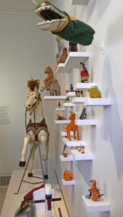 Spielzeugtiere: mal zum Kuscheln, mal zum Aufziehen, mal zum Reiten  | Foto: Sonja Zellman