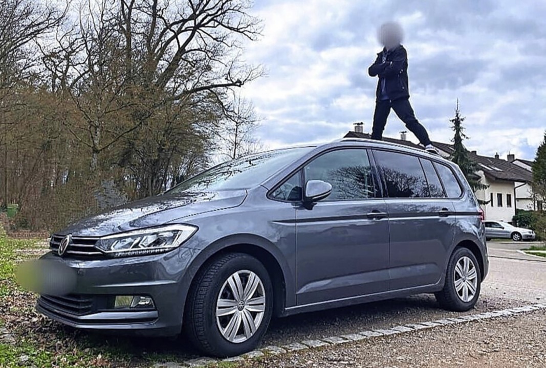 Dieses Bild ist eine Nachstellung des ...Eckert, der Autor des Artikels, steht.  | Foto: Privat