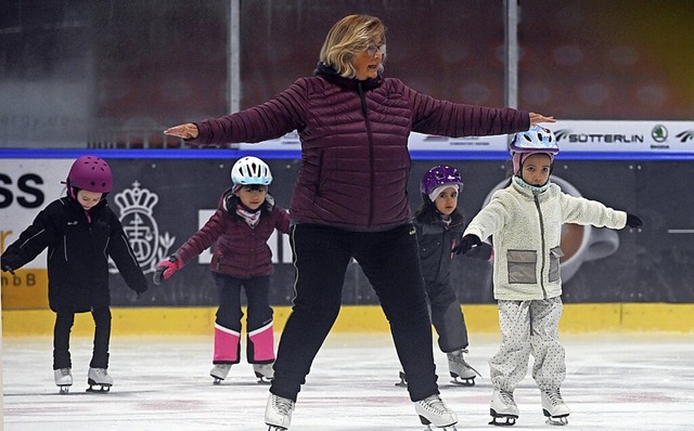 Die Eissportgemeinschaft Freiburg bietet Eislaufen fr Kinder an.  | Foto: Thomas Kunz