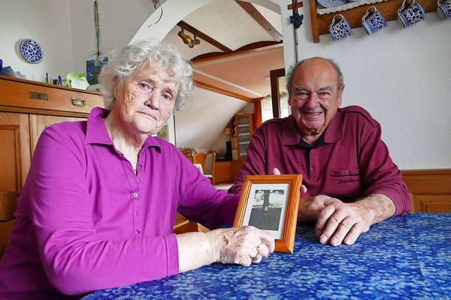 Irmgard und Walter Rendler frchten um...d Rendler auf der Grnflche zu sehen.  | Foto: Stefan Limberger-Andris