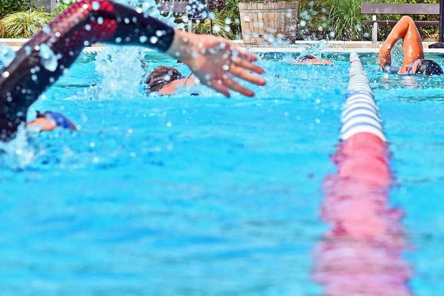 Das Strandbad ffnet als erstes der drei Freiburger Freibder.  | Foto: Michael Bamberger