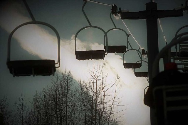 Literarische Gipfelbesteigung  la Joh...ing: Sessellifte im US-Skigebiet Aspen  | Foto: Imago