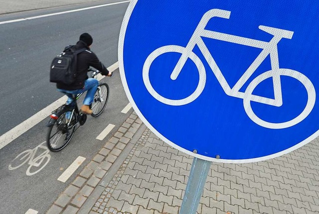 Als  Fahrradstrae bleibt der Rotackerweg  auch weiterhin  fr Autos  offen.  | Foto: Arne Dedert (dpa)