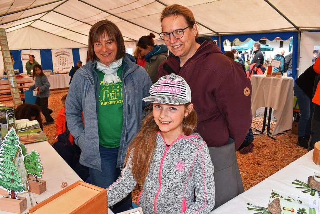 Lehrerin Stephanie Drabinski (links) i...ngebot der Naturparkschule Birkendorf.  | Foto: Ursula Ortlieb