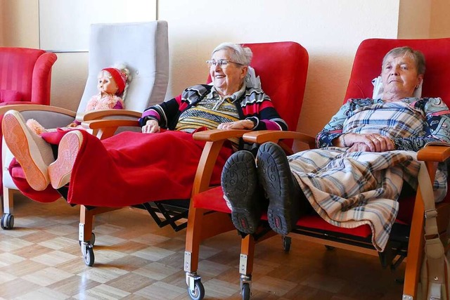Acht Stunden lang werden die Seniorinn...eine Mittagspause muss natrlich sein.  | Foto: Verena Pichler