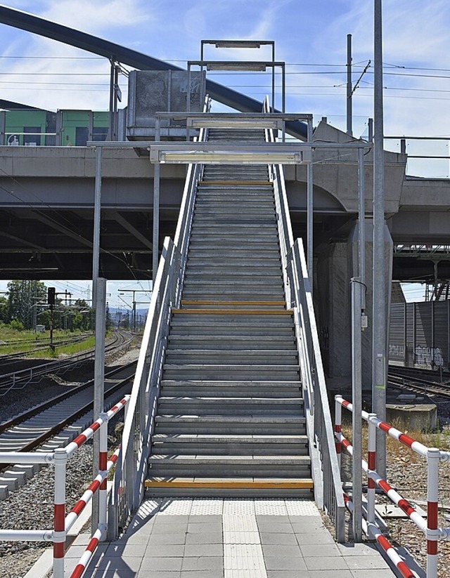 Der provisorische Zugang zu Gleis 8  | Foto: Hannes Lauber