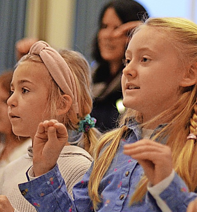 Die &#8222;Brommers&#8220; singen gern ihr eigenes Schullied.  | Foto: Kathrin Blum