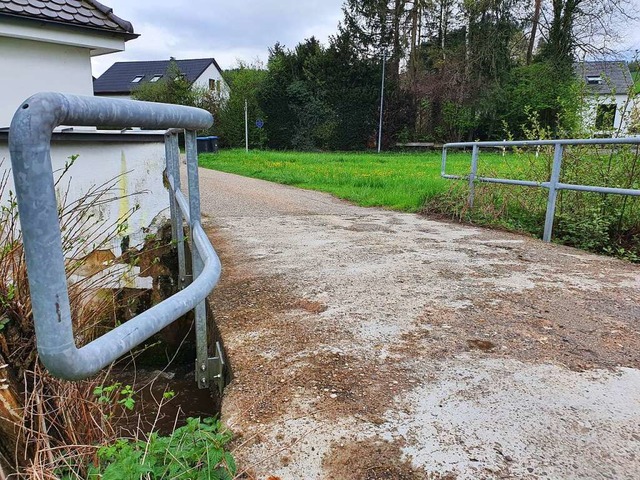 Die Brcke zum Domilishof wird von landwirtschaftlichen Fahrzeugen genutzt.  | Foto: Sidney-Marie Schiefer