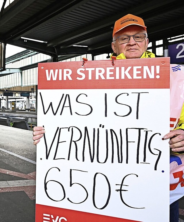 Bei der Deutschen Bahn stehen die Zeichen seit Mittwoch wieder auf Warnstreik.  | Foto: Bernd Weibrod (dpa)