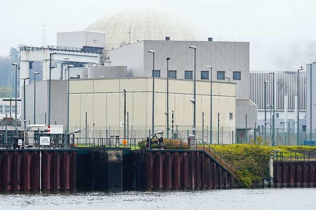 Das Atomkraftwerk Neckarwestheim in Ba...seit 15. April 2023 keinen Strom mehr.  | Foto: Uwe Anspach (dpa)