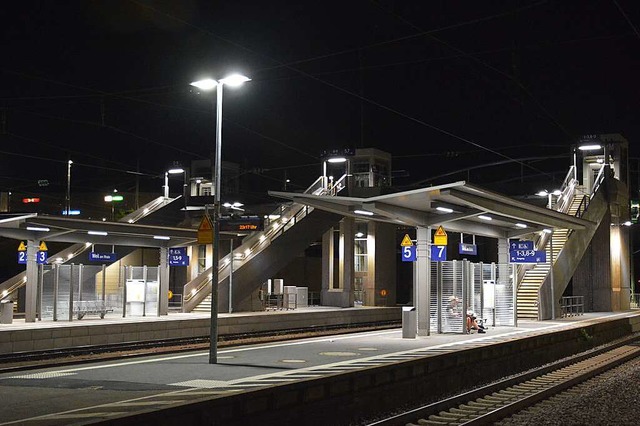Der neue Bahnsteigzugang Dreizack ist ...n auch die Gleisanlagen instandsetzen.  | Foto: Hannes Lauber