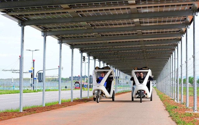 Unten bleibt man trocken, oben wird Strom produziert.  | Foto: Ingo Schneider