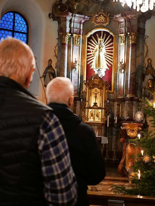 Glubige bei der Gebetswache in der Lindenberg-Kapelle St. Peter  | Foto: Christian Engel