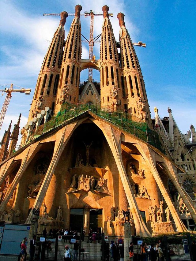 Die berhmte Kirche La Sagrade Familia in Barcelona  | Foto: CESAR RANGEL