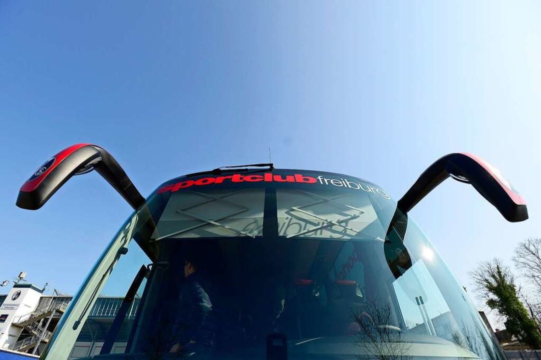 Der Mannschaftsbus des SC Freiburg  | Foto: Ingo Schneider