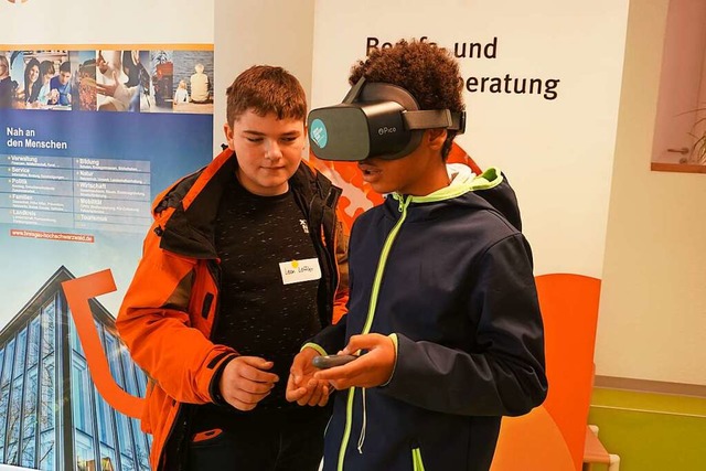 Mit VR-Brillen knnen  andere Berufe dreidimensional erkundet werden.  | Foto: Silas Schwab