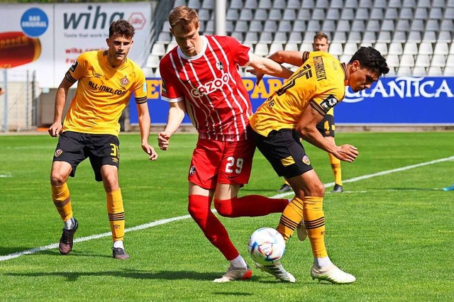 Maximilian Breunig  (Bildmitte) ist be...io Kammerknecht (rechts) zu behaupten.  | Foto: IMAGO/Fotostand / Hettich