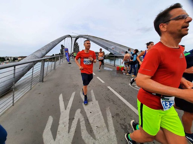 Der Dreilnderlauf fhrt natrlich auch ber die Dreilnderbrcke.  | Foto: Hannes Lauber