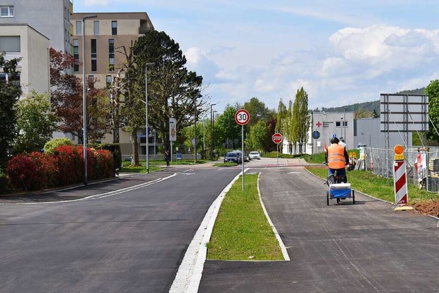 Die Rmerstrae wurde auf 140 Metern m...00 Quadratmeter Straenbelag erneuert.  | Foto: Horatio Gollin