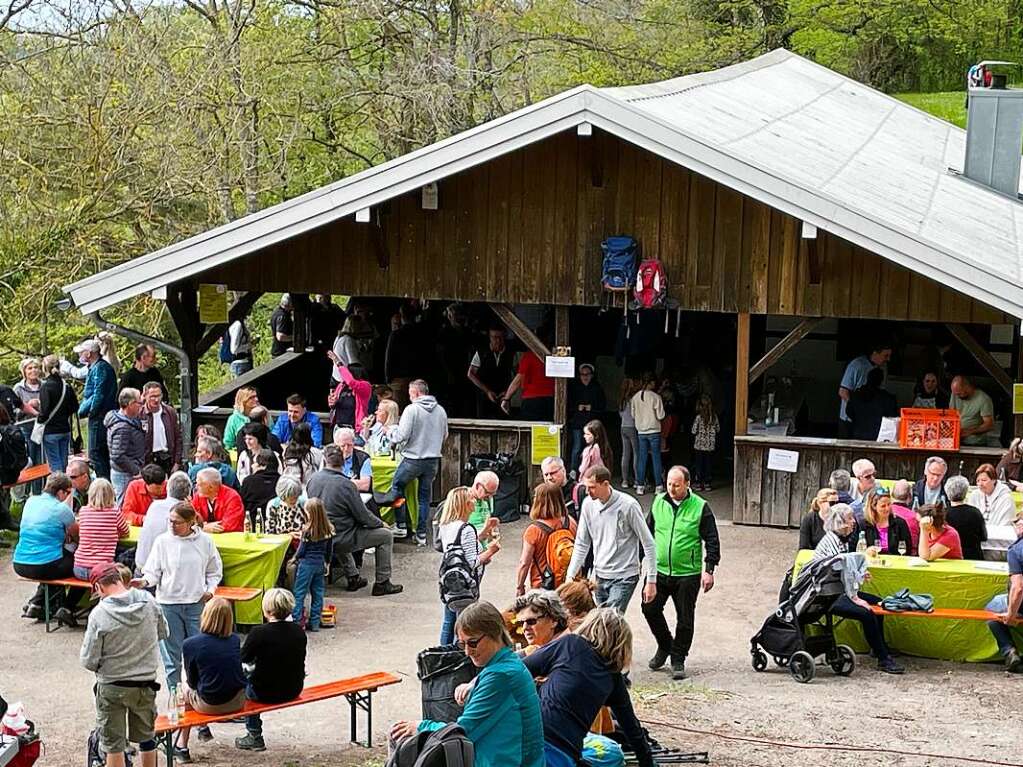 Groer Andrang herrschte am Sonntagnachmittag beim Gipfeltreffen mit Jungweinprobe auf der Katzensteinbuckhtte.