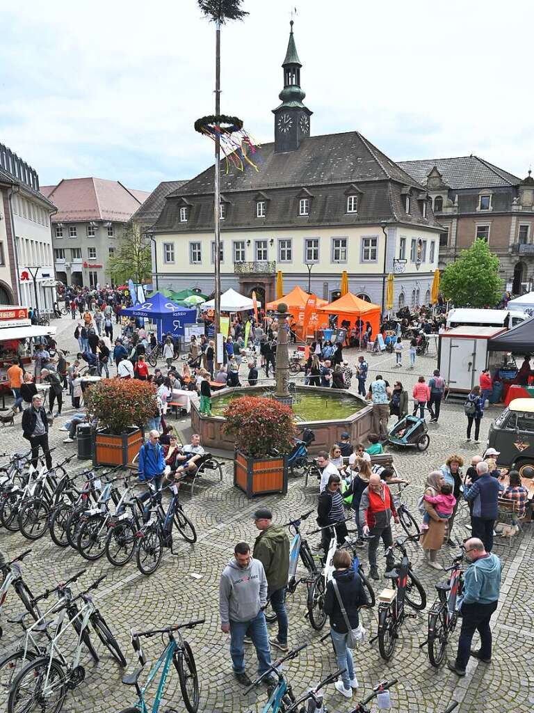 Ohne Gedrnge aber gut besucht - der Radmarkt in der Emmendinger Innenstadt