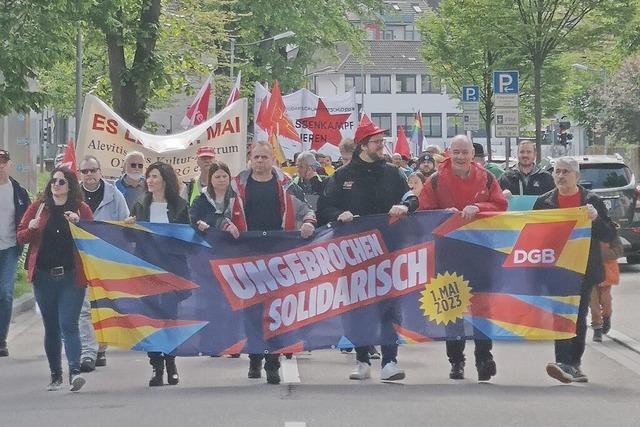 Finger weg vom Streikrecht mahnt die IG Metall-Co-Geschftsfhrerin Maja Reusch auf der Offenburger 1. Mai-Kundgebung