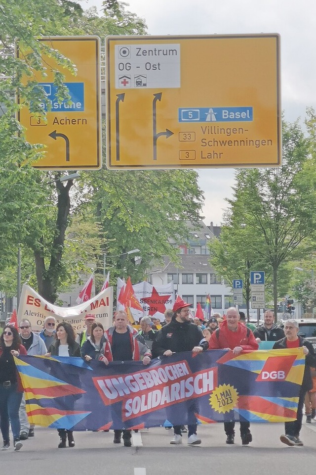 Demonstrationszug in der Straburger Strae  | Foto: Ralf Burgmaier