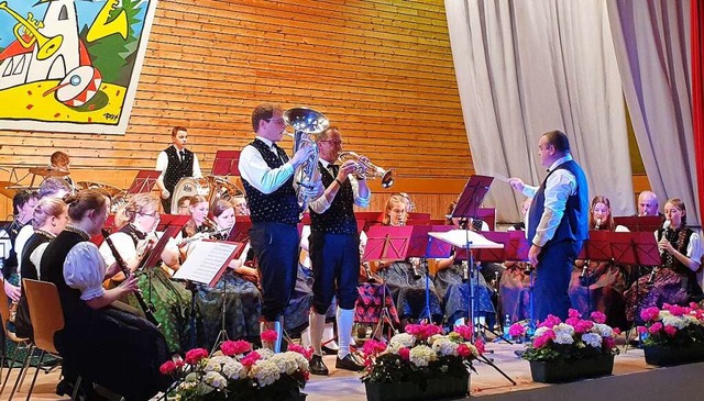 Stephan Schurt und Thomas Vent-Schmidt... auch Dirigent Istvn Elekes (rechts).  | Foto: Sonja Niederer