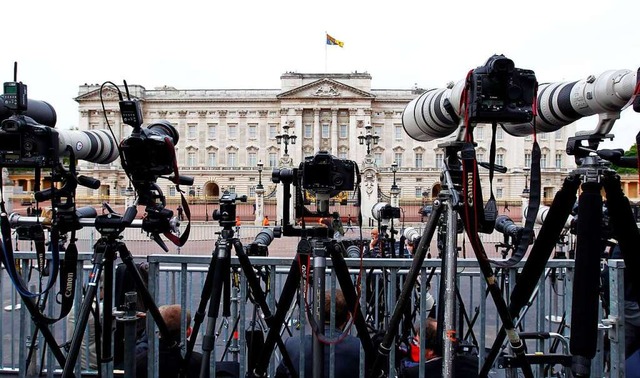 Wieder im Fokus: Buckingham Palace, di...yals und Adel generell so interessant?  | Foto: imago/Xinhua