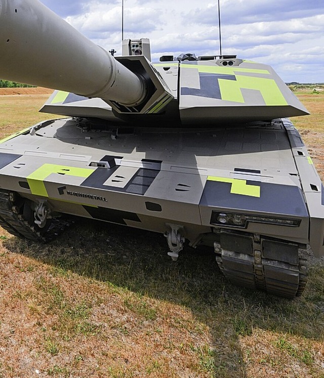 Der Kampfpanzer Panther stammt von Rheinmetall  | Foto: Julian Stratenschulte