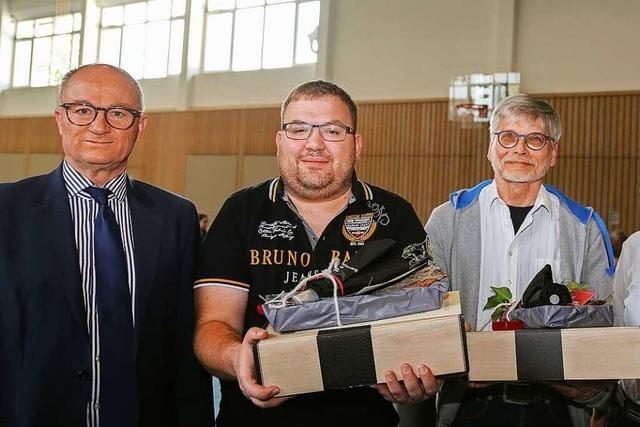 Brgermedaille fr Rolf Ackermann, Kommandant der Feuerwehr Mahlberg