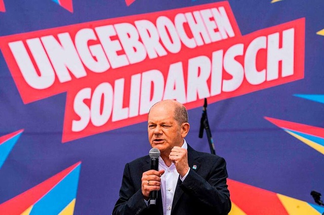 Bundeskanzler Olaf Scholz sprach bei d...anstaltung des DGB zum 1. Mai in Kln.  | Foto: BERND LAUTER (AFP)