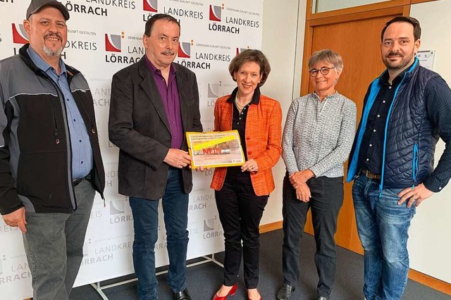 Fast 3500 Unterschriften wurden fr de...nroth und  Matthias Kiefer (CDU Zell).  | Foto: BZ