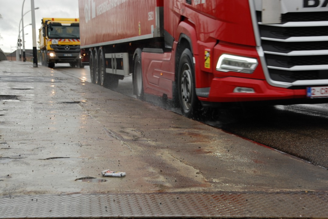 Dafr muss die Brcke teilweise gesperrt werden.  | Foto: Brbel Nckles