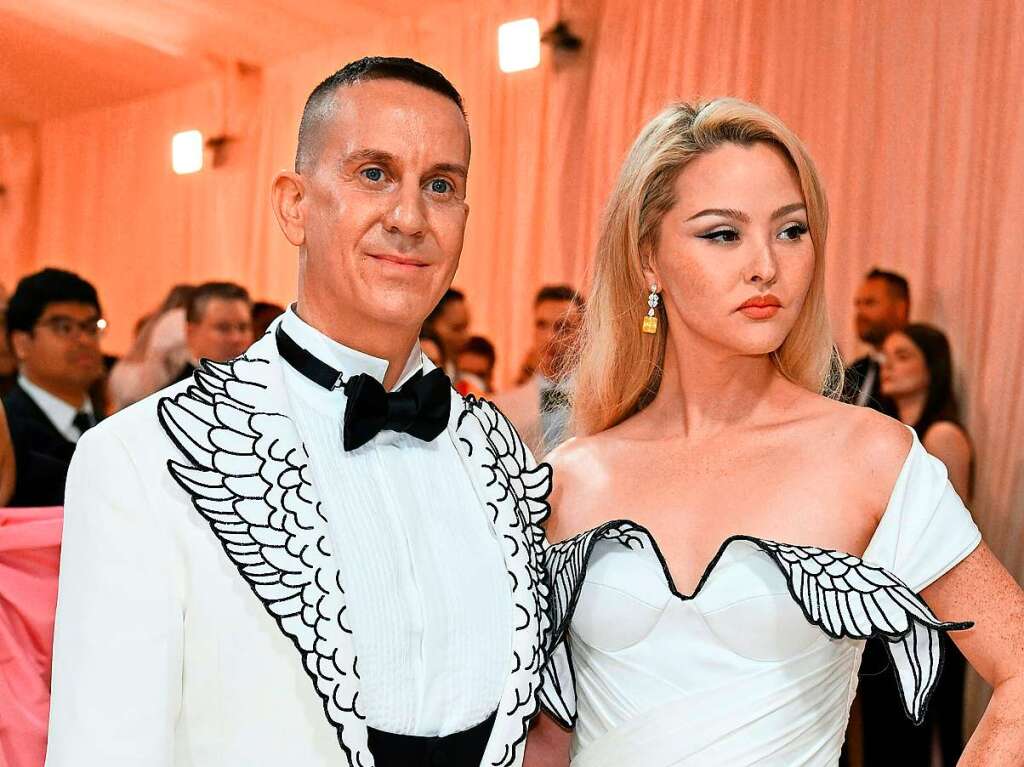 US-Designer Jeremy Scott und US-Model/Schauspielerin Devon Aoki kommen zur Met Gala 2023.