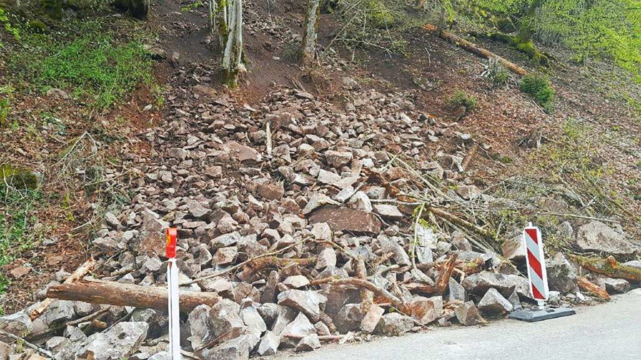 Erneut muss die L157 im Schlchttal na... diese am Dienstag um 4 Uhr und 8 Uhr.  | Foto: Straenbauamt