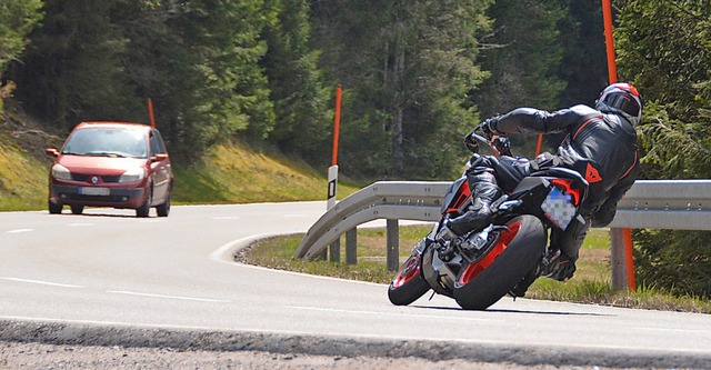 Schnelle Biker waren auf dem Abschnitt...Kreuz am Wochenende dennoch unterwegs.  | Foto: Sebastian Barthmes