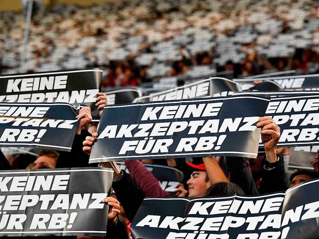 Fan-Protest gegen das „Konstrukt“ RB Leipzig vor Spielbeginn.