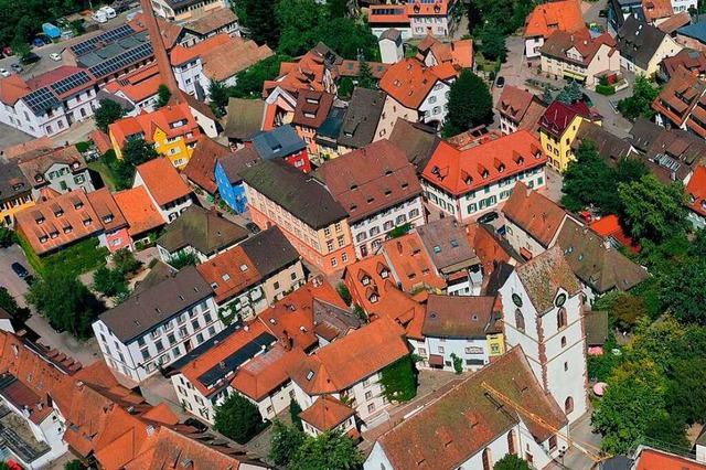 Die Hebelschule  prgt in der Torstrae das Bild der Altstadt entscheidend mit.  | Foto: Martin Klabund