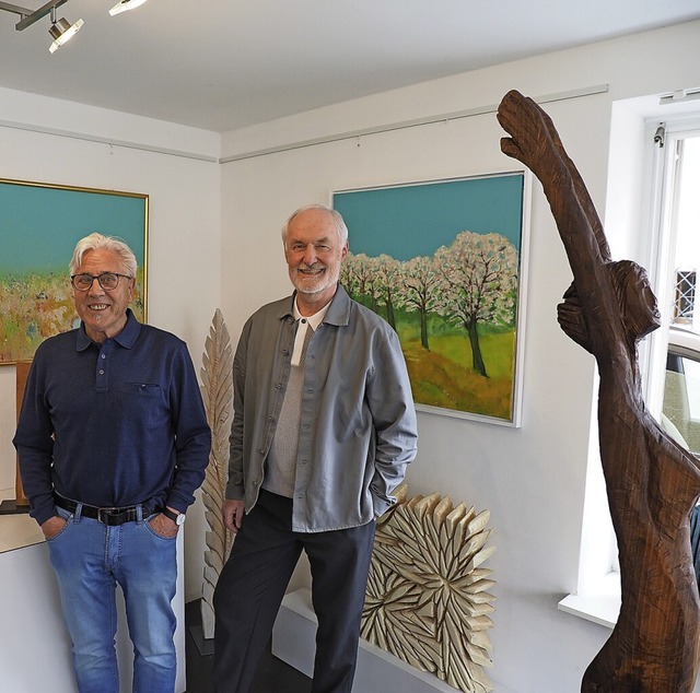 Jean-Luc Ringwald (rechts) und Bernhar...heim derzeit Skulpturen und Malerei.    | Foto: Michael Haberer