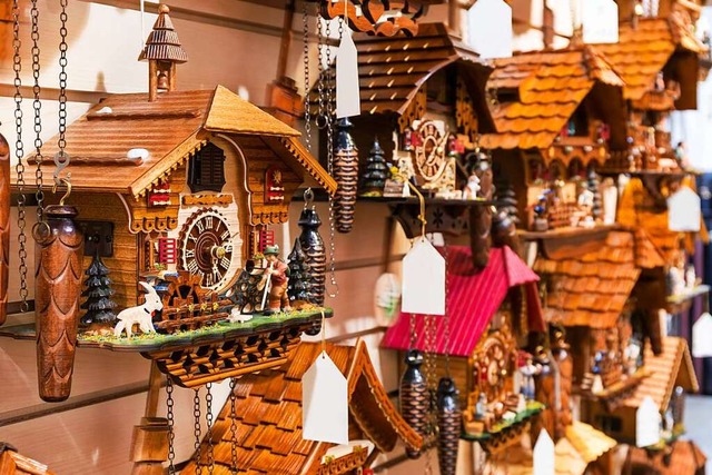 Kuckucksuhren in einem Geschäft in Tit...ittelgroße Traditionsbetriebe stärken. | Foto: amnach (Adobe Stock) Kuckucksuhren in einem Geschäft in Tit...ittelgroße Traditionsbetriebe stärken. | Foto: amnach (Adobe Stock)