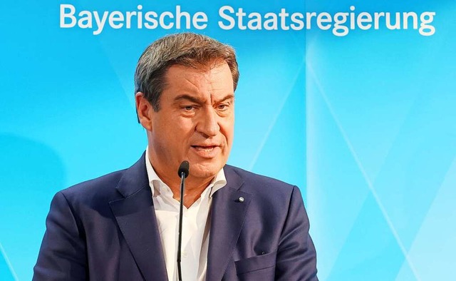 01.05.2023, Bayern: Markus Sder (CSU)...rn, spricht bei einer Pressekonferenz.  | Foto: Bodo Schackow (dpa)