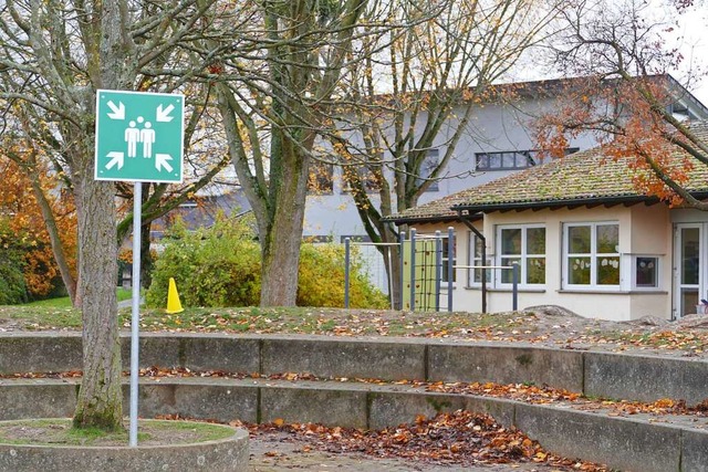 An der Reblandhalle sollen sich in ein...Schild kennzeichnet den Platz bereits.  | Foto: Victoria Langelott