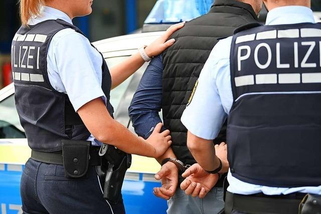 76-Jähriger wird am Busbahnhof Waldshut von zwei Männern geschlagen und getreten