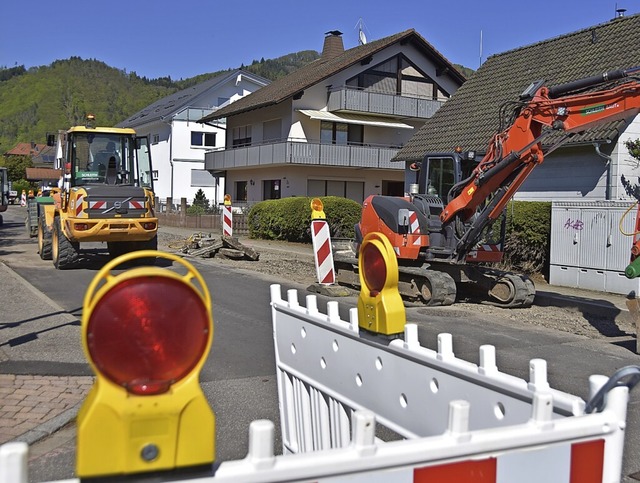 In Hausen beginnen die Arbeiten zum Um...Bergwerkstrae in eine Fahrradstrae.   | Foto: Angelika Schmidt