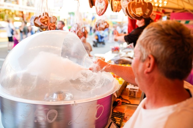 Naschkatzen freuen sich auf Lebkuchenherzen, Zuckerwatte und Co.  | Foto: FWTM - Stearlmedia