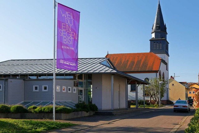 Das Gemeindehaus in Endingen (vorne) s...gegen mittelfristig aufgegeben werden.  | Foto: Martin Wendel