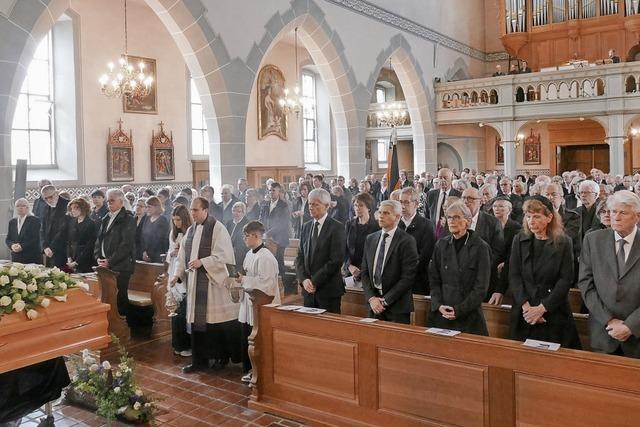 Beerdigung von Staufens Ehrenbürger Max-Carl Müller in St. Martin